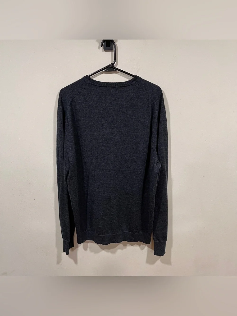 J. Crew Men’s Charcoal V-Neck Sweater 100% wool slim size XL